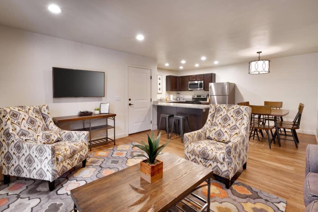 6H Spacious Redcliff Condo, Pool & Hot Tub 모아브 외부 사진